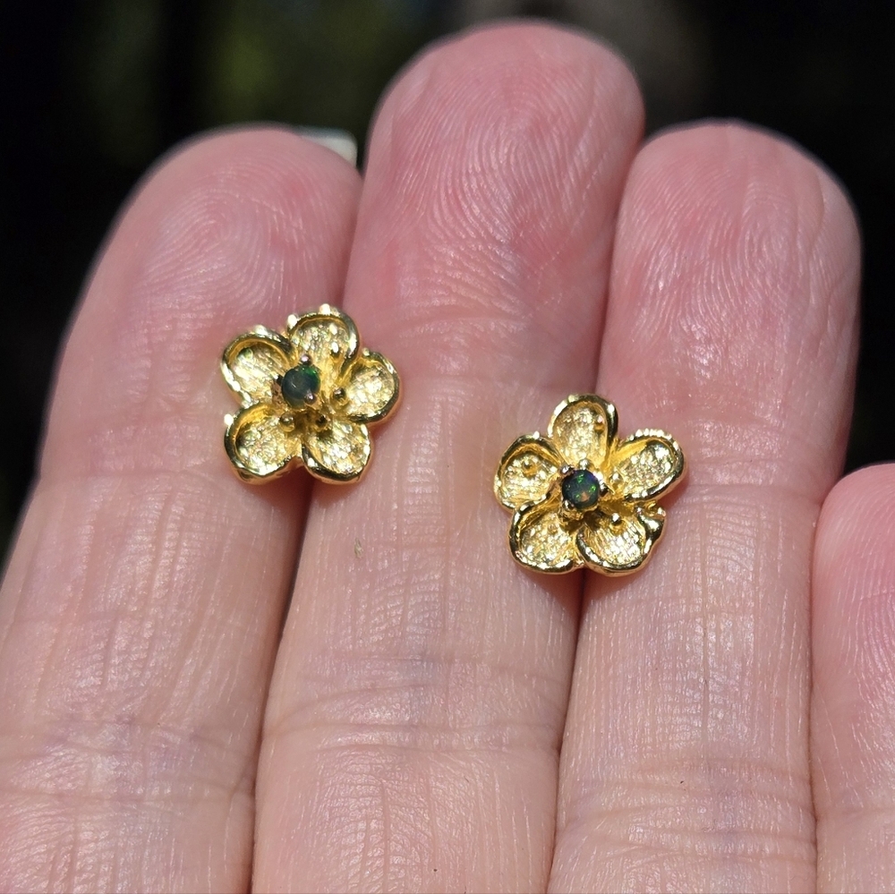 HOST PICK! 🎉🎊 Black Opal Natural Gemstone Sterling & Gold Flower Stud Earrings - Picture 3 of 9